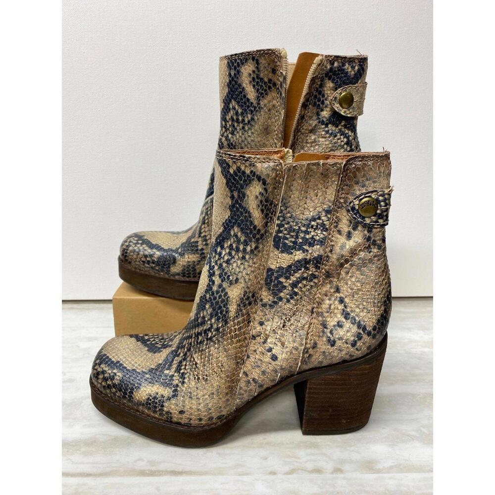 Zodiac Boots Phoenix Snakeskin Black Tan Square Toe Ankle Boot Women's Size 7M